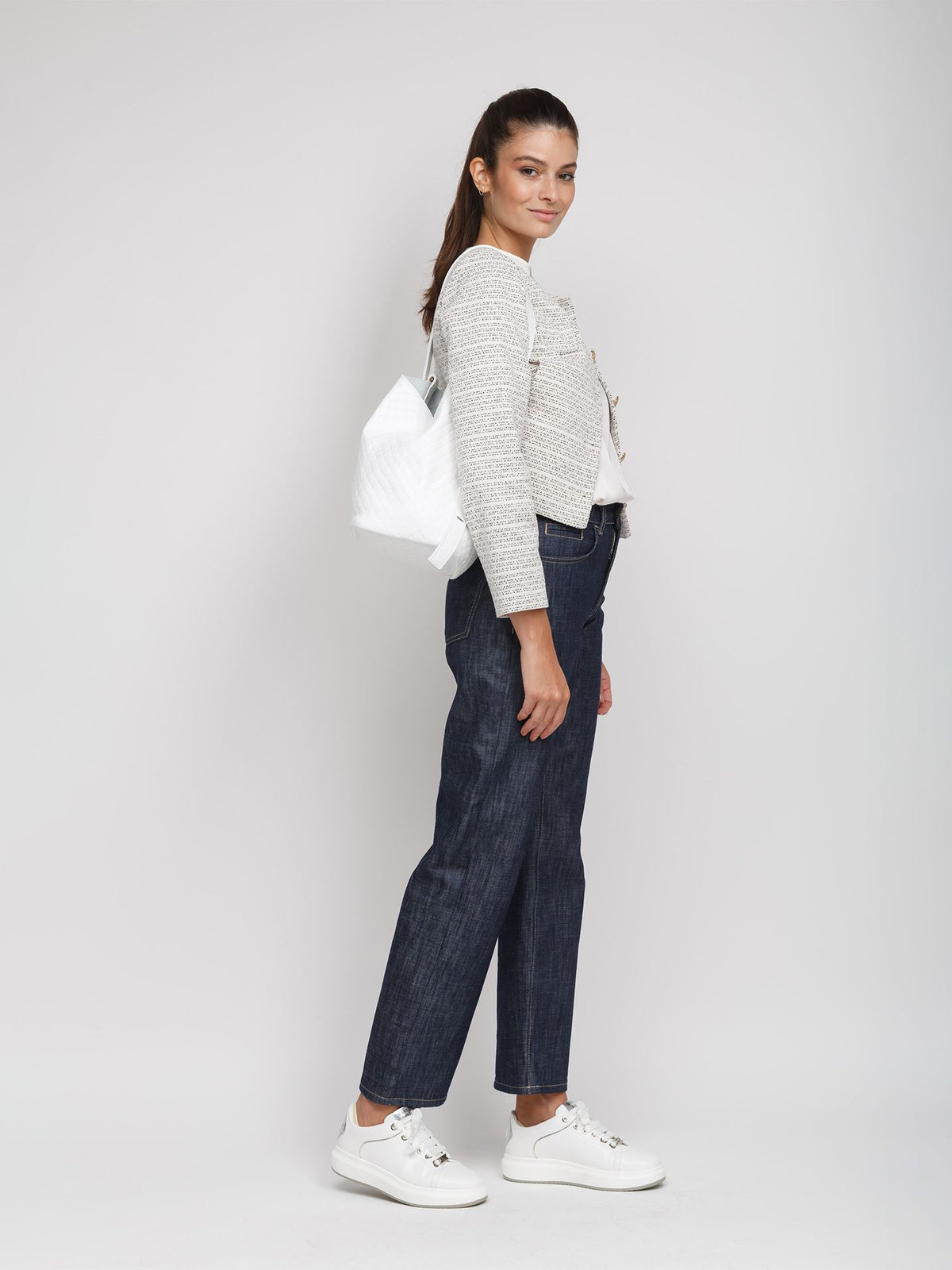 Giulia Monti shoulder bag in White - view 5